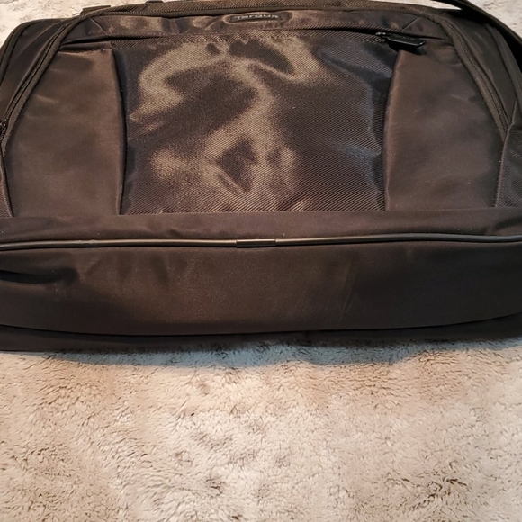 Targus Black Laptop Chromebook Double Case w Pockets and Shoulder Strap - Picture 2 of 6